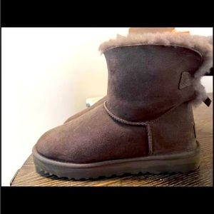 UGG womens Bailey bow II Grey